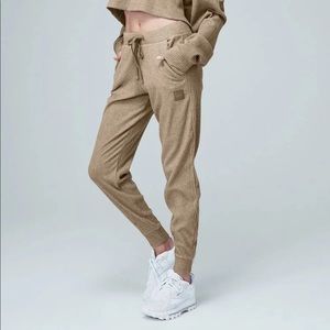 Alo Yoga Muse Sweatpants